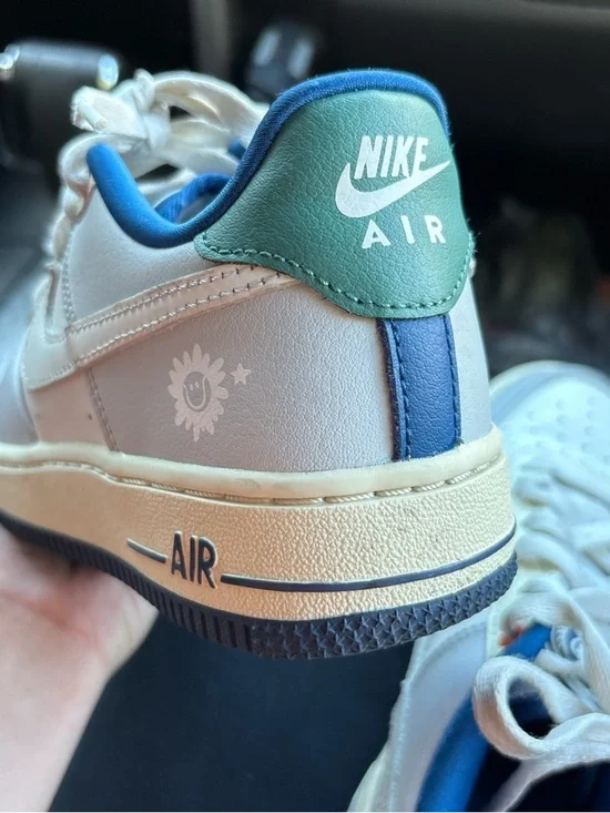 Nike Kids White Sneakers with Blue Lining - Picture 2 of 2